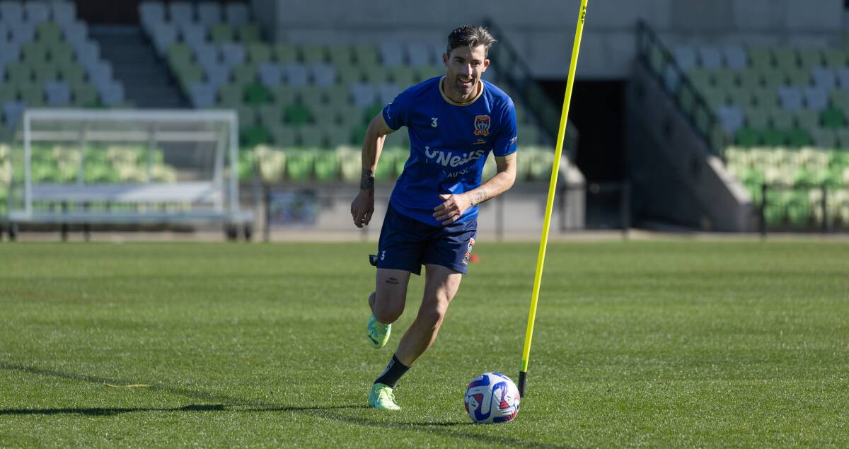 Jason Hoffman training with the Newcastle Jets on June 26. Picture by Marina Neil