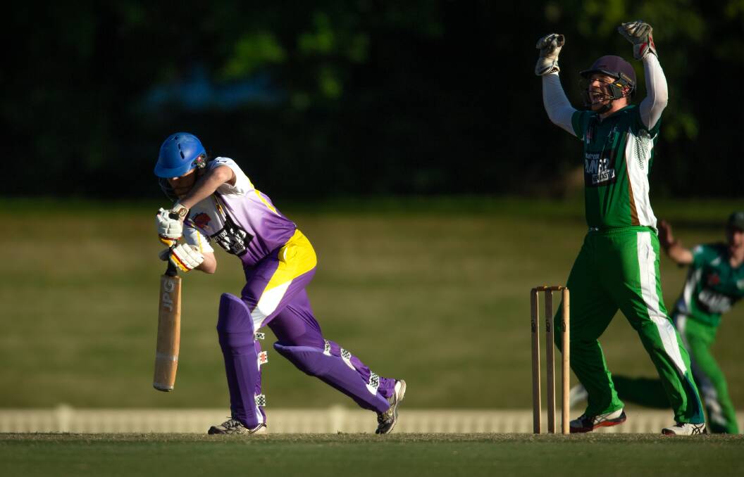 Newcastle wicketkeeper Ben Balcomb (right). Picture by Marina Neil