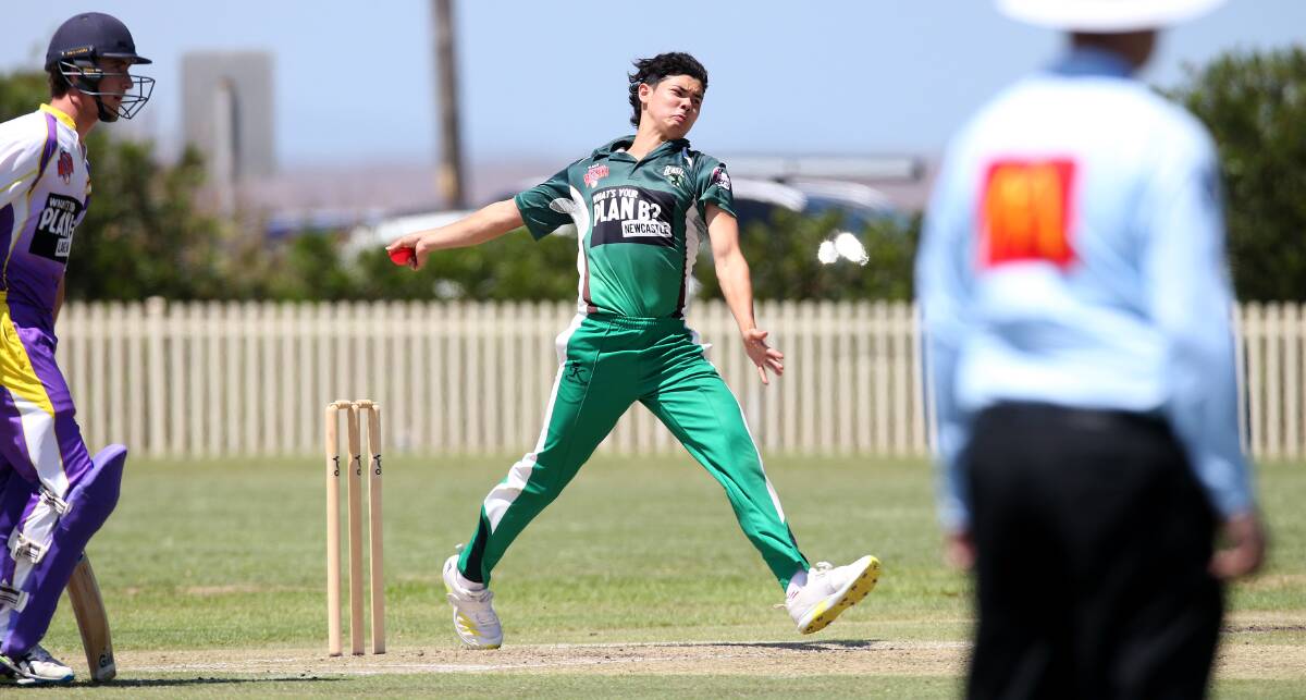 Angus McTaggart bowling for the Newcastle Blasters last season. Now with Randwick-Petersham, the all-rounder returns as a marquee for T20 Regional Bash finals at North Sydney Oval on Tuesday. Picture by Peter Lorimer