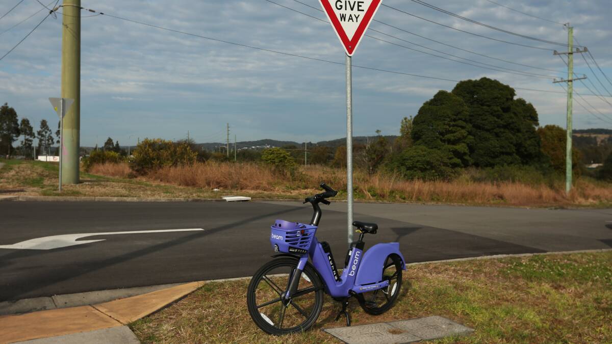 A purple Beam e-bike resting on a give way sign along on the corner of Creek Reserve Road and T C Frith Avenue Boolaroo in August. Picture by Simone De Peak.