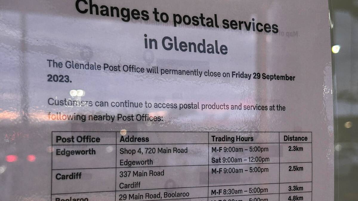 A sign at the Glendale post office advising customers of the closure. Picture by Simone De Peak
