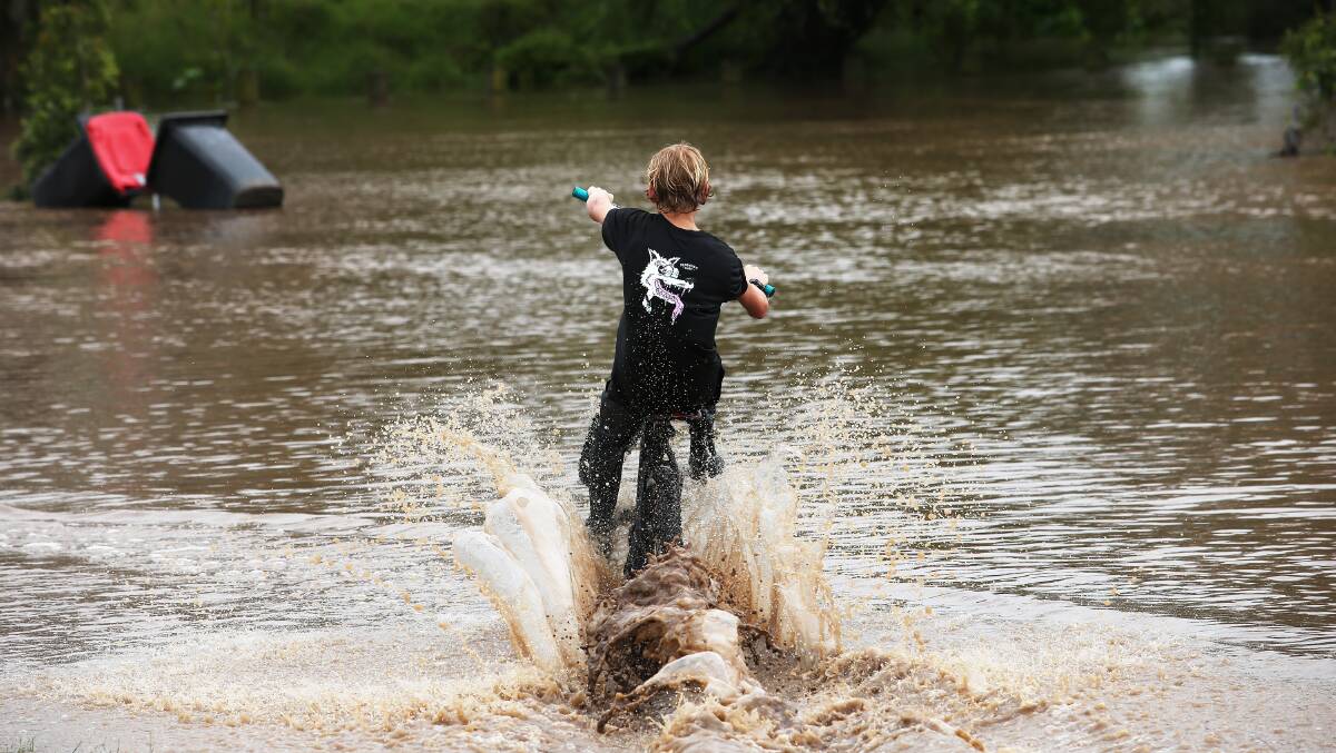 SPLASH: Heavy rain has delivered flooding along the Hunter River. Picture: Peter Lorimer