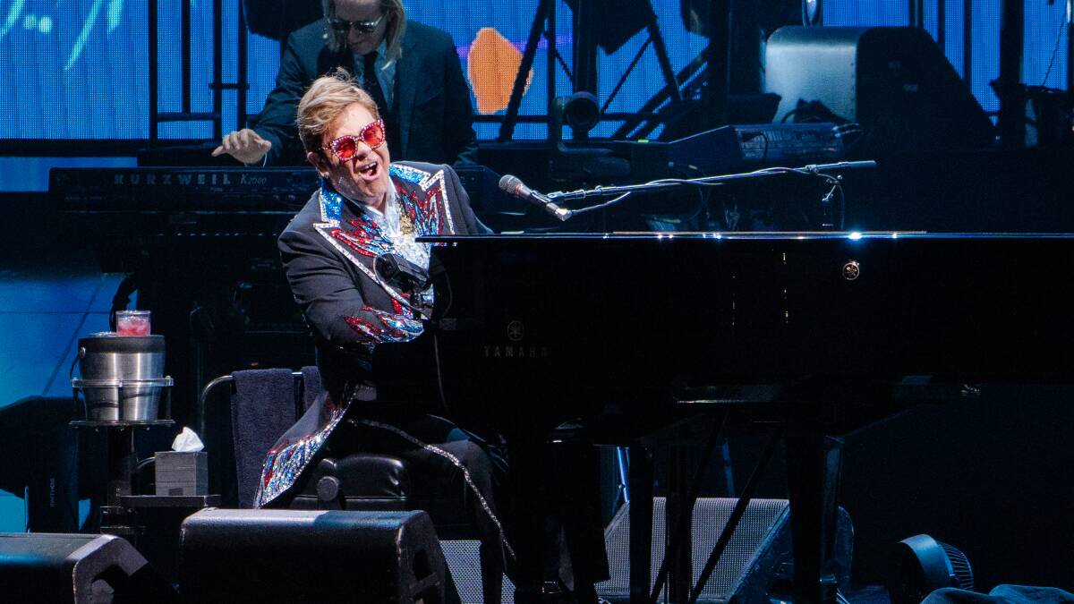 Crowd behaviour lone bum note in Elton John's Hunter Valley farewell