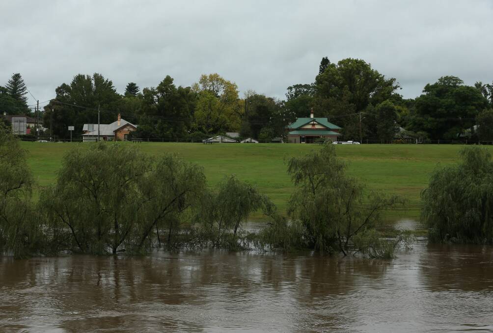 RISING: The Hunter river at Maitland is now expected to peak on Friday evening, the SES has said. Earlier warnings had predicted a larger surge to arrive on Saturday. Picture: Simone De Peak