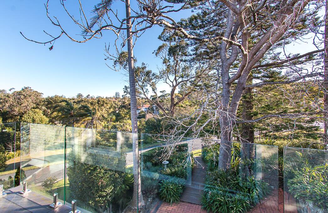 This home in Highfields Parade, Highfields is located in a quite cul-de-sac near Glenrock State Reserve.