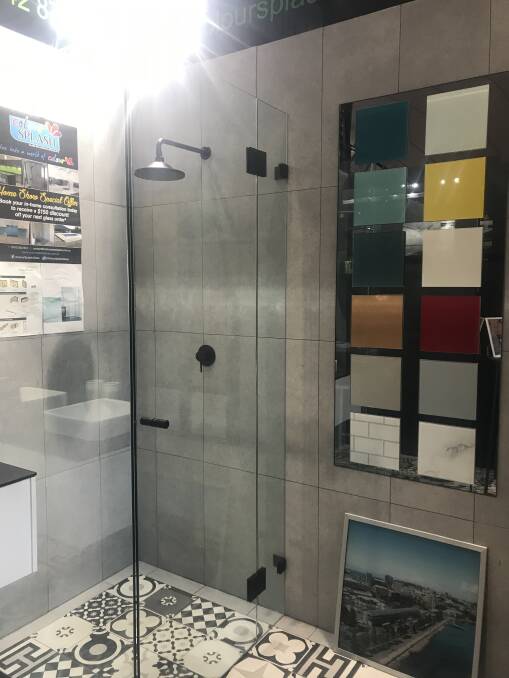 TRENDING: Metallic glass splashback panels can be used on the walls instead of tiles in the wet areas. 