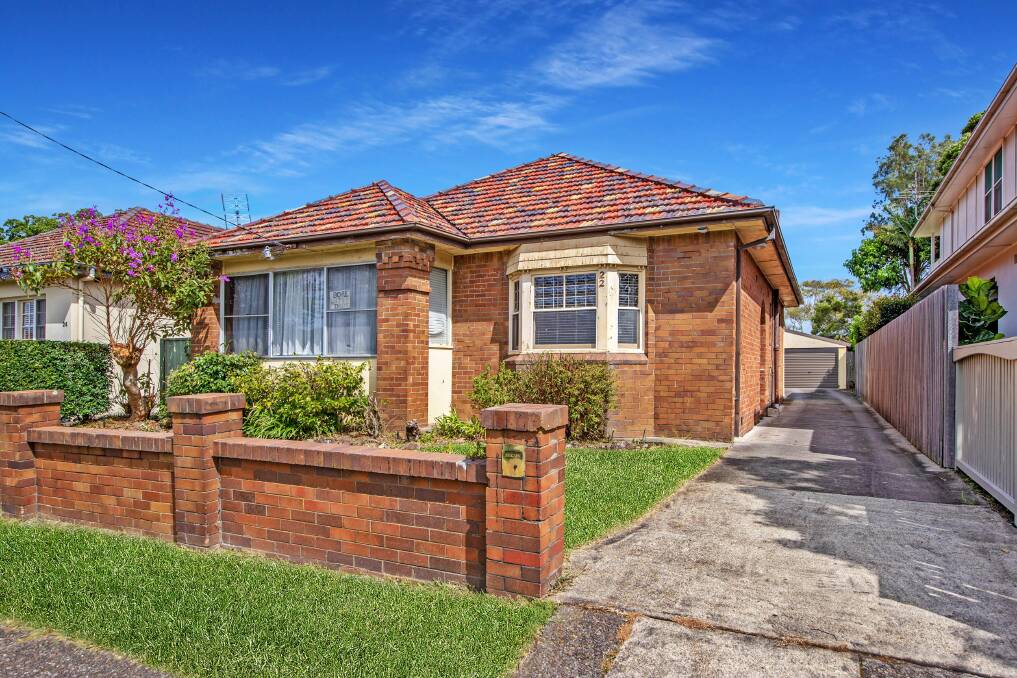 MIXED INTEREST: This Hamilton South property attracted 11 registered bidders to its auction last weekend.