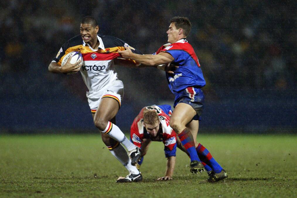 Leon Pryce playing for Bradford against Newcastle in the 2002 World Club Challenge in England. 