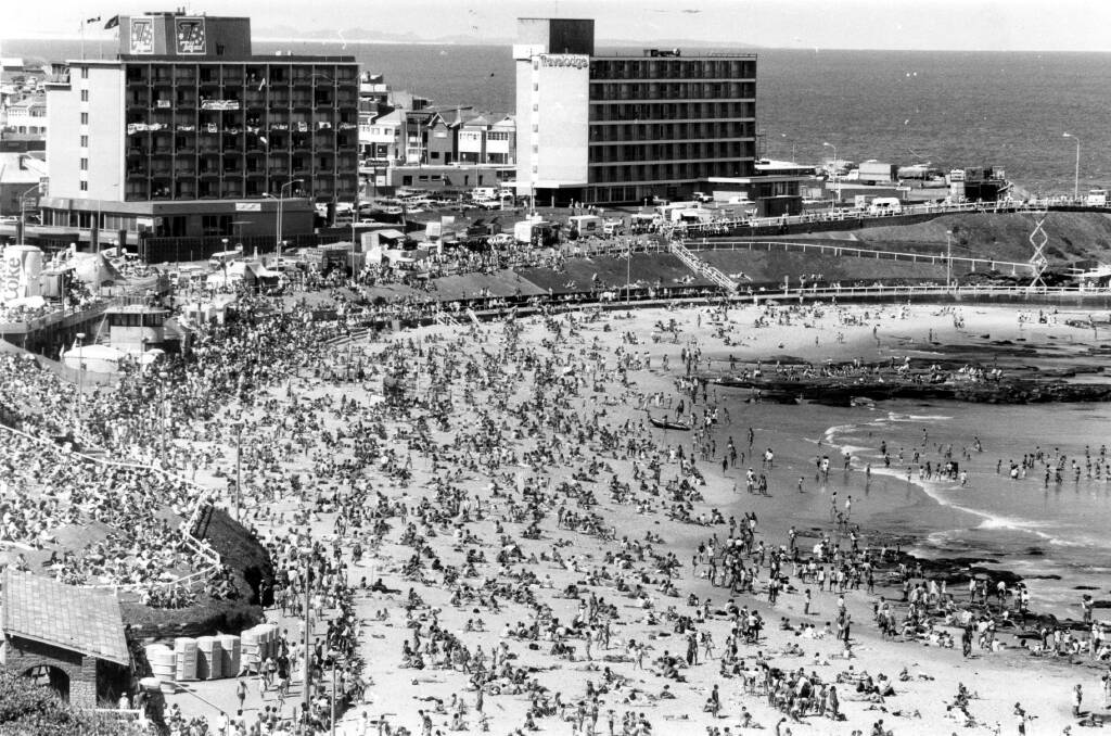POPULAR: Tens of thousands of spectators turned out for Surfest in 1985 when it was a top-flight tour event held at Newcastle beach. Picture: Quentin Jones 