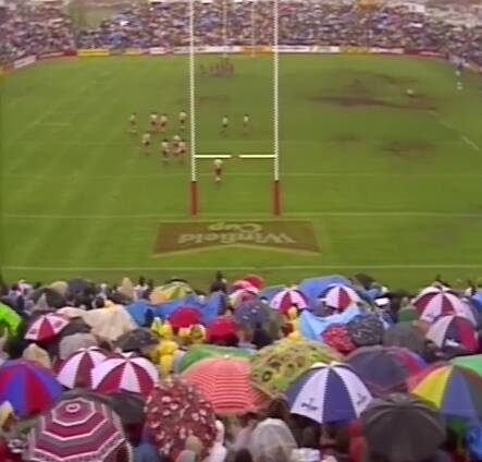 The crowd at the first Knights vs Broncos match on April 10, 1988. 