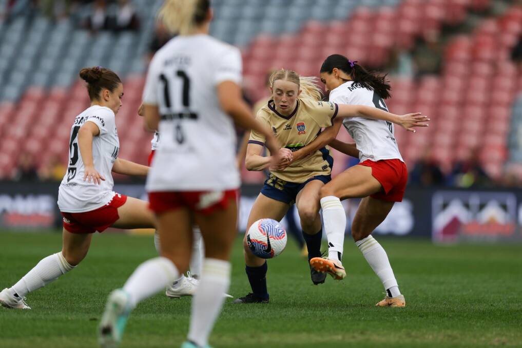 Emma Dundas, centre, has been upgraded to a full A-League Women contract. Picture by Jonathan Carroll 