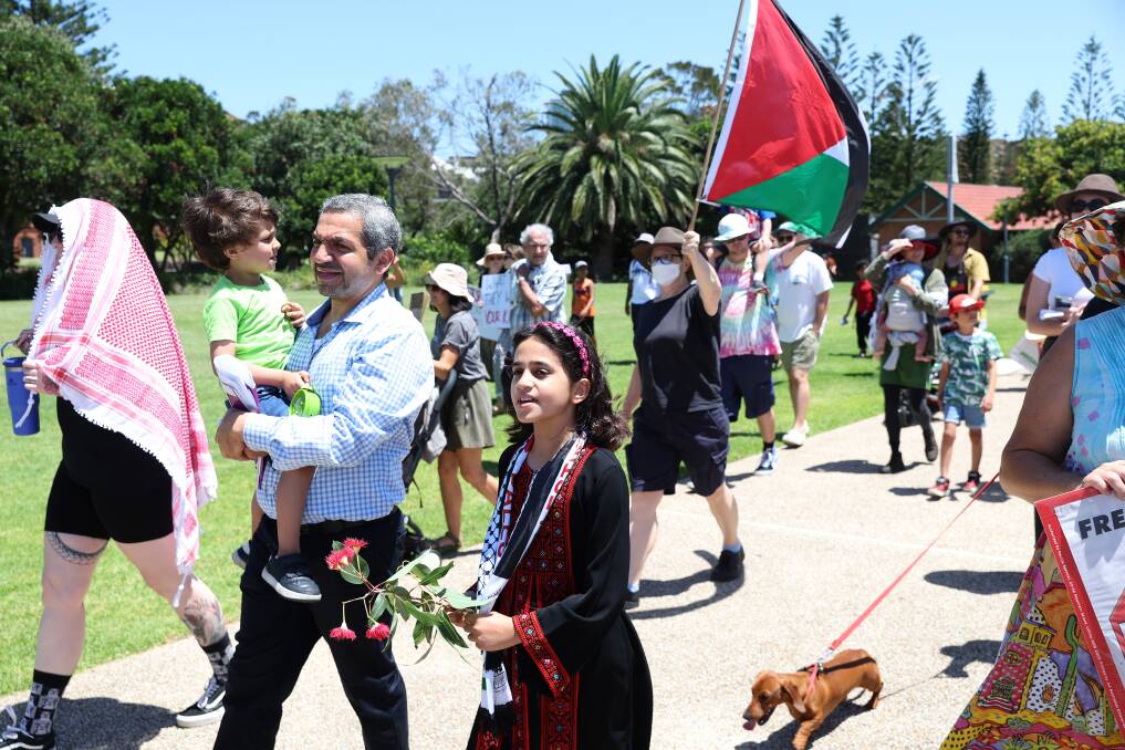 Hala Elosmany leads the chant of "Gaza Gaza, don't you cry - Palestine will never die" to an echo of support from hundreds of supporters at a rally along Newcastle Foreshore on Saturday, January 13. Picture by Peter Lorimer
