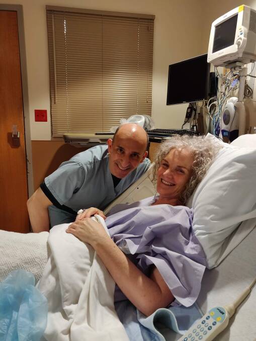 Surgery: Gai Thompson in an American hospital with surgeon Dionysios Veronikis.