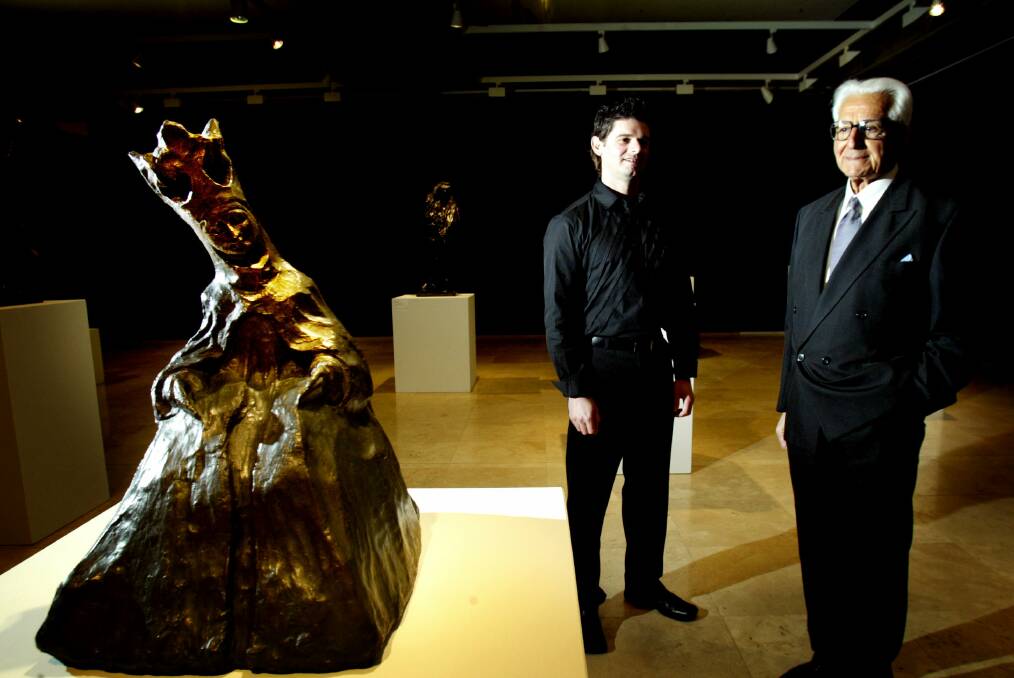 Nick Mitzevich with benefactor William Bowmore and a Rodin sculpture in 2004. 