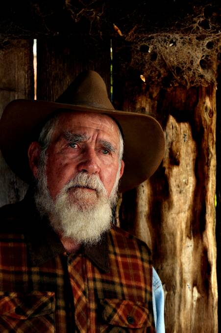 Portrait of Bob Skelton, taken by Simone De Peak in 2013