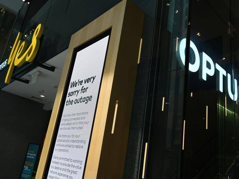More than 10 million Optus customers were without phone and internet access for up to 14 hours. (Dean Lewins/AAP PHOTOS)