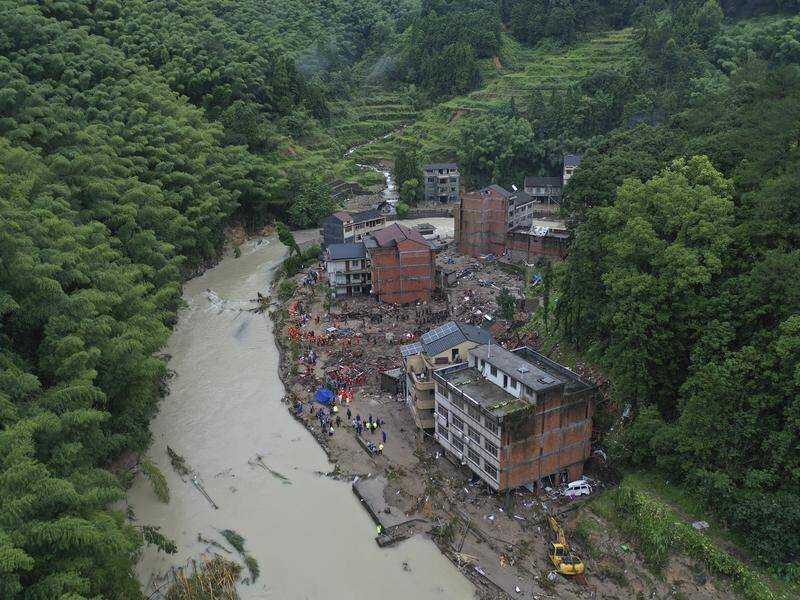 The death toll from recent China floods and landslides has passed 200, rescue service officials say.