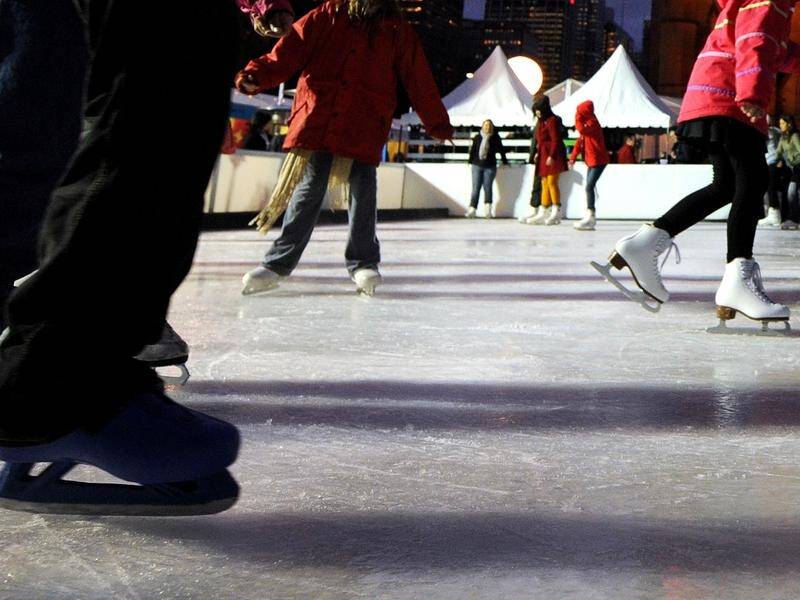 Visitors to an ice rink in Wodonga were told to leave after some skaters developed headaches.