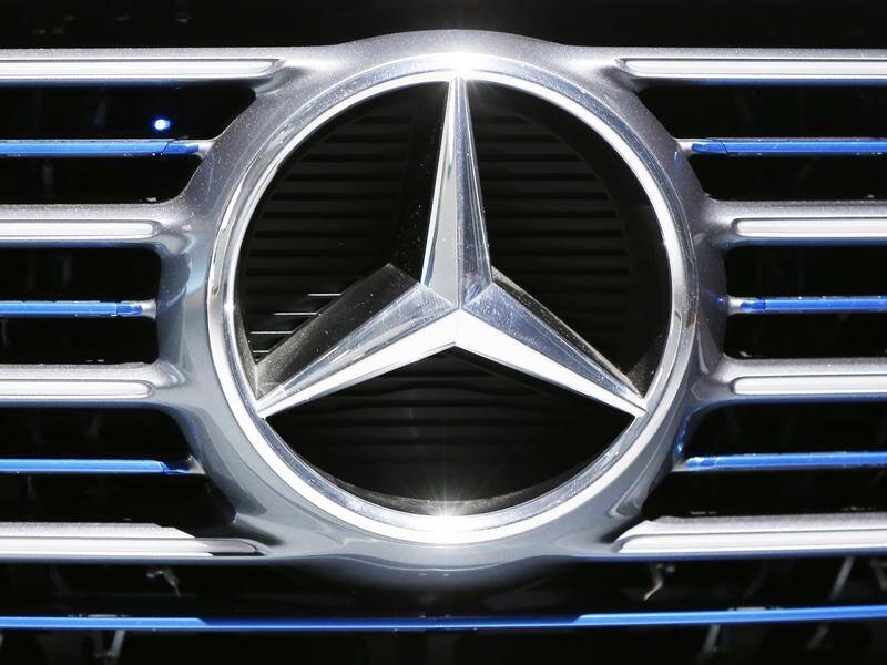 Hundreds of thousands of Mercedes-Benz cars are being recalled due to a technical fault.
