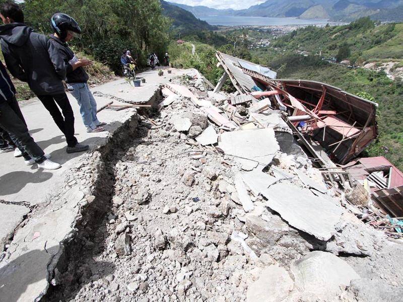 The death toll from from an earthquake that struck eastern Indonesia last week has risen to 30.