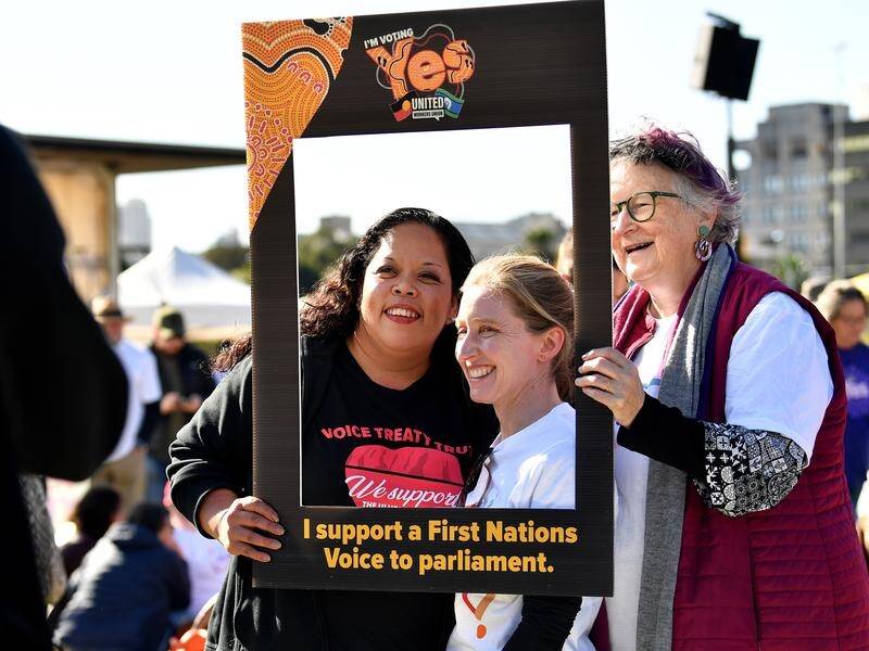 Supporters were at Prince Alfred Park in Sydney to back the voice to parliament 'yes' campaign. (Bianca De Marchi/AAP PHOTOS)