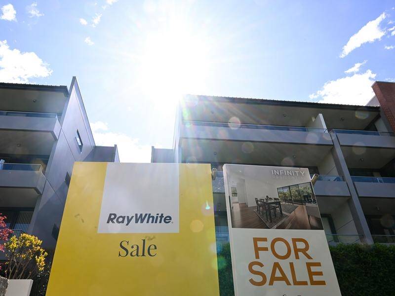 House prices have continued to grow despite increases in interest rates. (Lukas Coch/AAP PHOTOS)