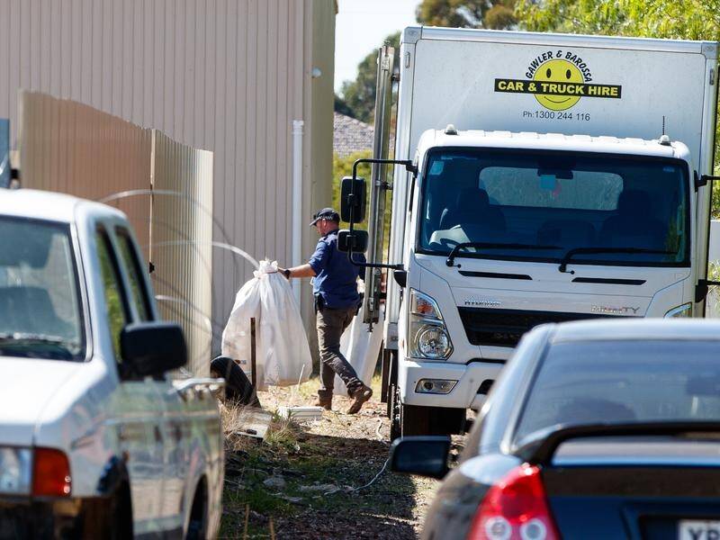 Police say they received a tip-off there could be a body on a property at Kudla, near Adelaide. (Matt Turner/AAP PHOTOS)