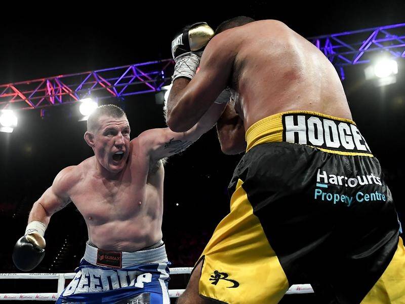 Paul Gallen (l) ended his boxing career with Wednesday's unanimous points win over Justin Hodges. (Steven Markham/AAP PHOTOS)