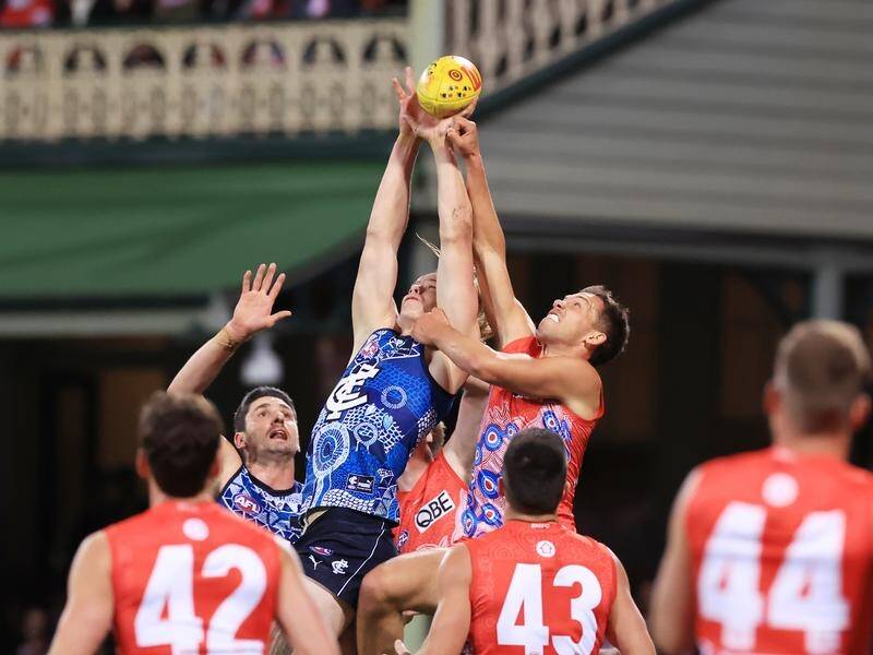 Sydney's unheralded defence have helped earn their side a 26-point win over Carlton at the SCG. (Mark Evans/AAP PHOTOS)