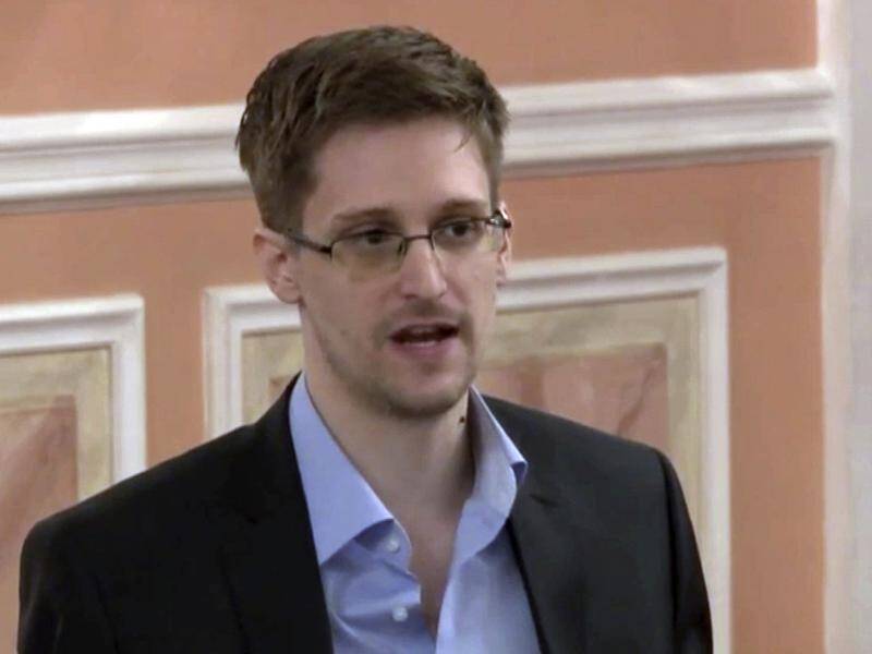 US whistleblower Edward Snowden and his wife are seeking Russian citizenship.