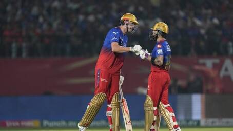 Virat Kohli (R) and Cameron Green touch gloves during their IPL partnership for Bengaluru. (AP PHOTO)