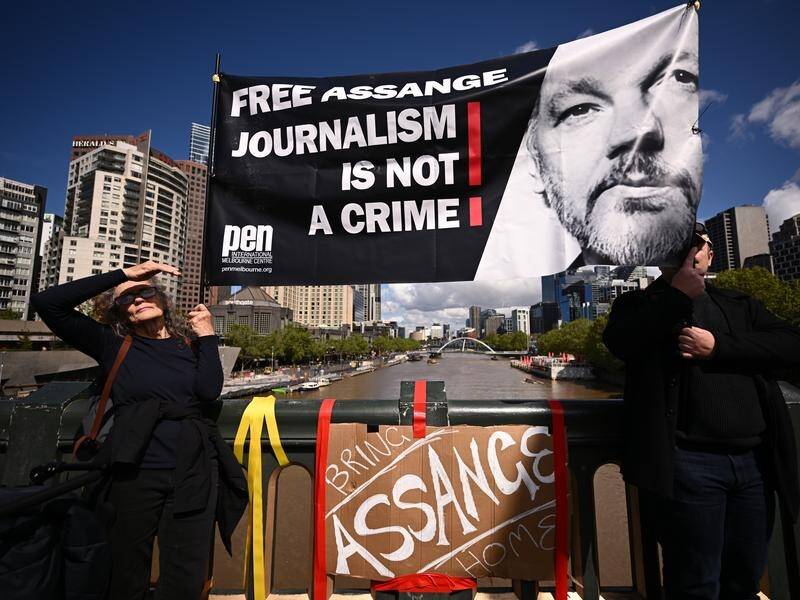 The case against Julian Assange is "the most dangerous threat to press freedom", media groups say. (Joel Carrett/AAP PHOTOS)