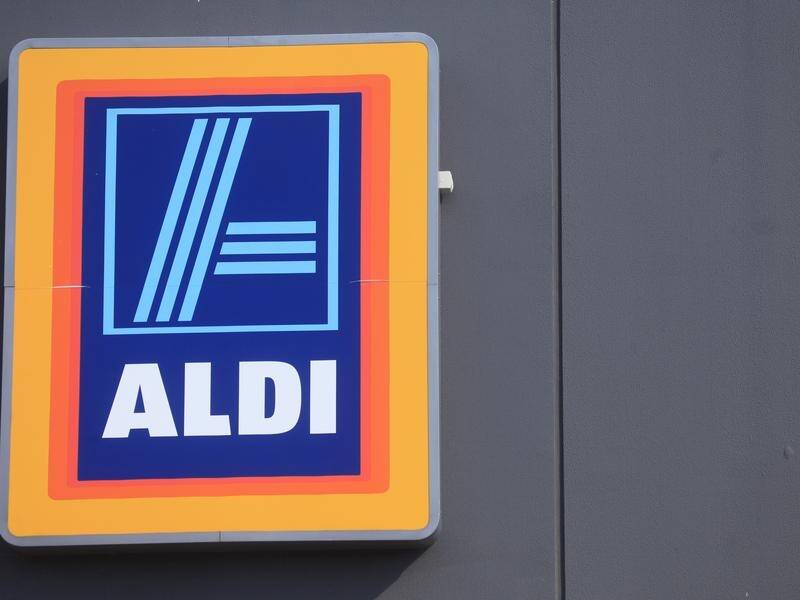 Truck drivers are protesting at Aldi stores across Australia against safety standards. (Lukas Coch/AAP PHOTOS)