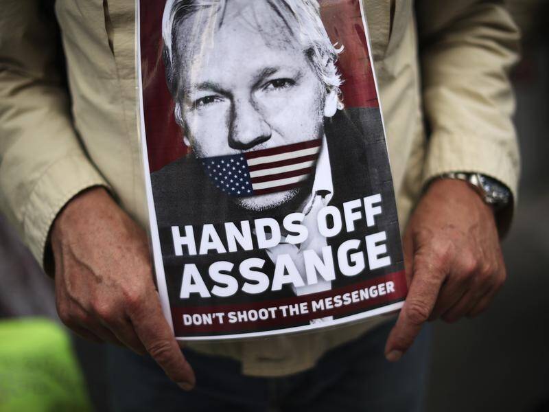 A petition asking the US to drop charges against Julian Assange will go to its Sydney consulate.