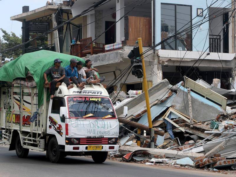 The death toll from earthquakes that hit the Indonesian island of Lombok has risen to 555.