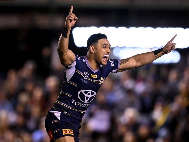 Valentine Holmes returned to haunt Cronulla with a match-winning field goal for the Cowboys. (Dan Himbrechts/AAP PHOTOS)