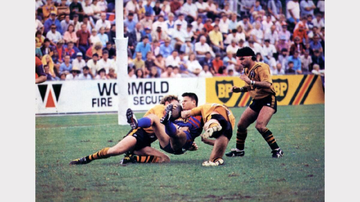 Newcastle Knights in 1988.  Newcastle Knights playing the Tigers.
