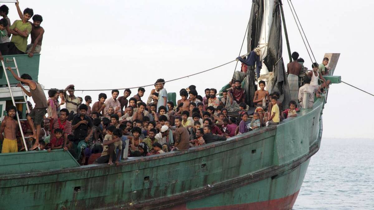 Rohingya and Bangleshi migrants wait on board a fishing boat before being transported to shore, off the coast of Julok, in Aceh province, May 20, 2015 in this photo taken by Antara Foto.  REUTERS/Syifa/Antara Foto
