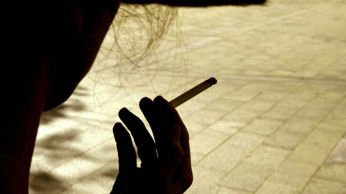 Calls to bust smokers in public areas, poll 
