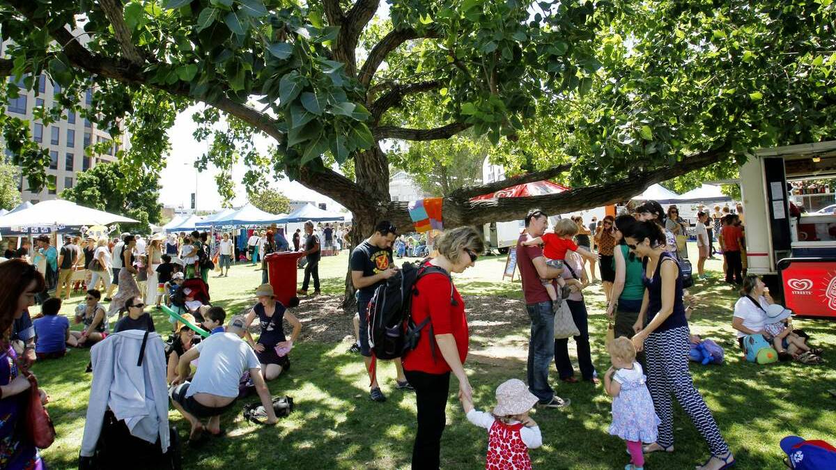 Civic Park will be bursting with family-friendly activities all day and night at Summer Art Bazaar this Saturday, December 6, with live entertainment until 9pm.  There will be more than 120 stalls and 300 local Hunter Arts Network artists selling their original handcrafted goods and Christmas gifts until 8pm.