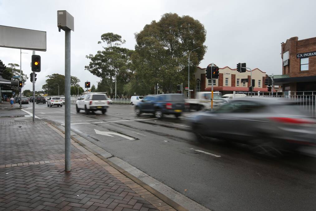 Changes: The red light camera at the Hamilton intersection will be replaced with a newer piece of equipment, which will include a speed camera. Picture: Simone De Peak