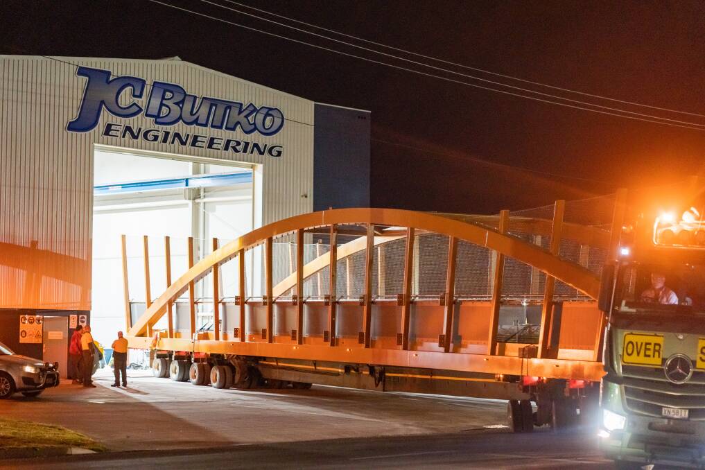 MOVE ON OUT: The new bridge leaves JC Butko Engineering's Wodonga site early on Wednesday. Picture: Simon Dallinger