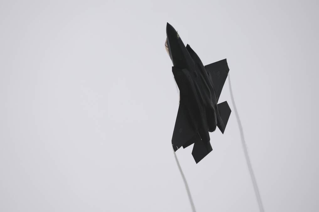 F-35 fighter jets display over Williamtown, pictures by Peter Lorimer