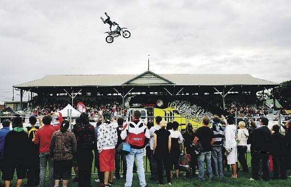 3WOW: Carey Hart set up a motocross show with Robbie Marshall on board, Pictures by Darren Pateman