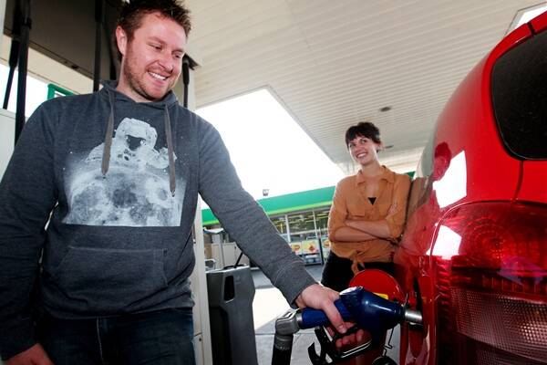 THANK YOU: Shannon Riley pumps petrol into April Hunt’s car in Hamilton yesterday. –  Picture by Ryan Osland