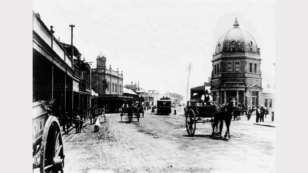 ARCHIVAL REVIVAL 1900s: Photographs from the Newcastle Herald's files. Hunter Street west about 1914.
