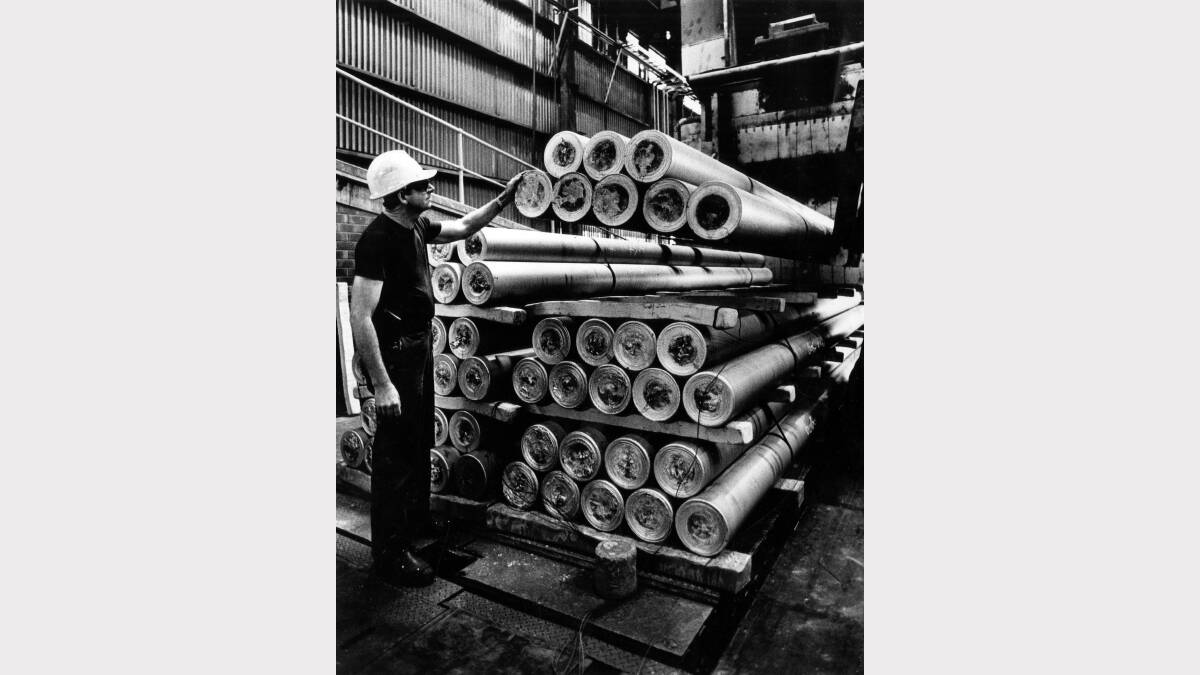 Alcan aluminium smelter Kurri Kurri - Ken Jordan, process operator with castings. April 19, 1989. Picture: John Herrett