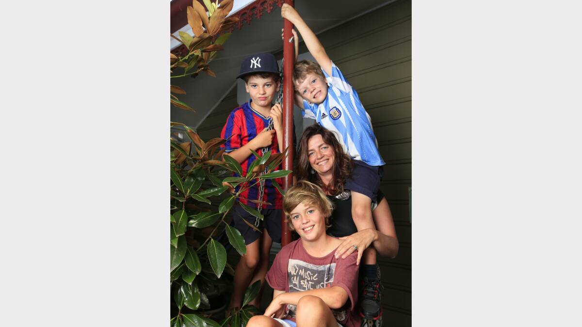 HAPPY TIMES: John Hunter Hospital Organ Donation co-ordinator Jeanette Lacey at home with her boys Rory, 9, Liam, 6, and Angus, 11.   Picture: Peter Stoop